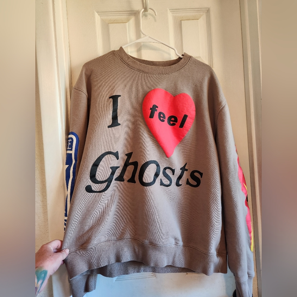 Gray 'I Feel Ghosts' Sweater